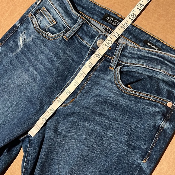 Judy Blue Mid-Rise Straight Leg Distressed Dad Jean, size 28 - Picture 9 of 16